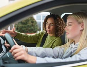 Female instructor with a begginer driver